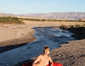 Yummywomen/Jill at Lake Mead